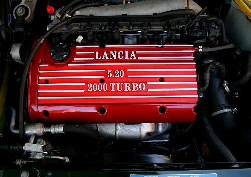 Technikai megold sait tekintve a Lancia Kappa 5 henges turb motorja 